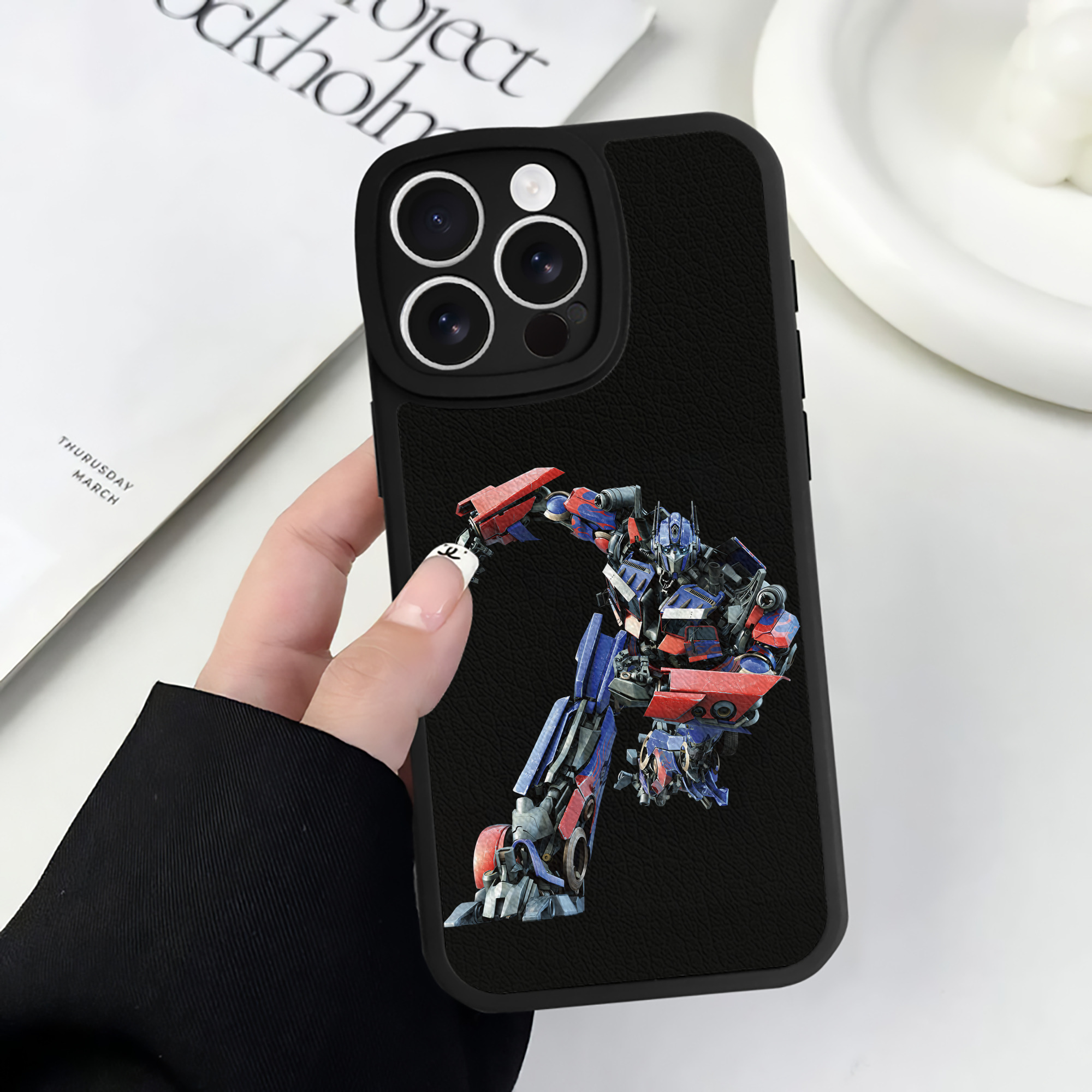 （画像用） Transformers トランスフォーマー 【iPhone 16シリーズ対応】シリコンスマホケース（レザー調） 材質：シリコン